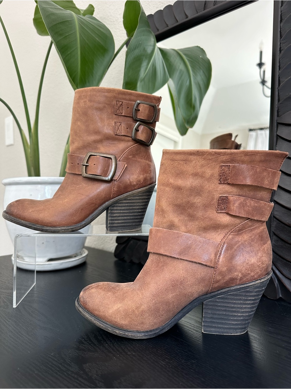 Lucky Brand Tommie Cognac Brown Distressed Leather Ankle Boots - Picture 2 of 4